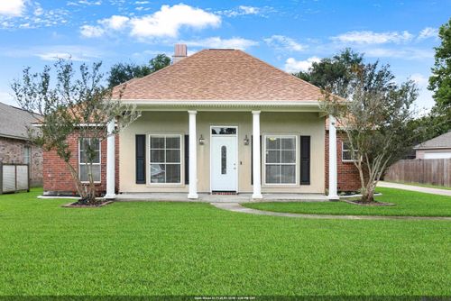 1465 Ironwood Dr, Denham Springs, LA, 70726-8707 | Card Image