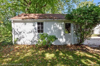 2417 Glenview Avenue, Home with 3 bedrooms, 1 bathrooms and null parking in Royal Oak MI | Image 2