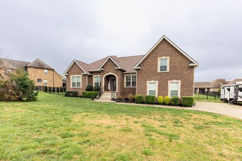 2250 London Ln, Greenbrier, TN, 37073-5062 | Card Image
