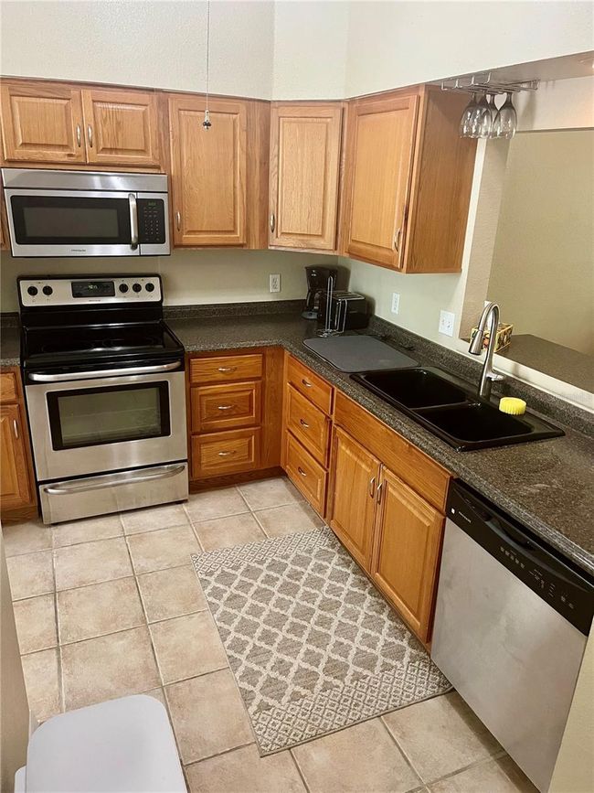 H303 - 5025 91 St Ct, Condo with 3 bedrooms, 3 bathrooms and null parking in GAINESVILLE FL | Image 6