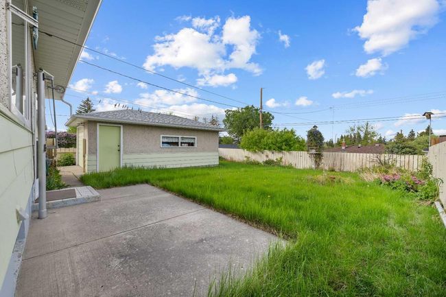 8 Foley Road Se, House other with 3 bedrooms, 1 bathrooms and 3 parking in Calgary AB | Image 31