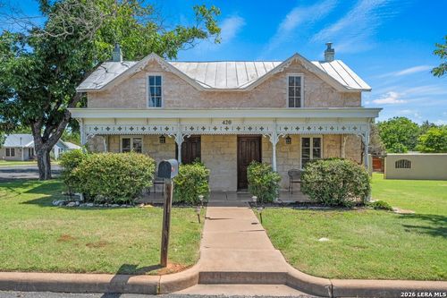 420 W Austin St, Fredericksburg, TX, 78624-3208 | Card Image