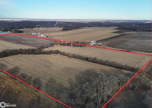 2030 240th St, Manchester, IA, 52057-8622 | Card Image