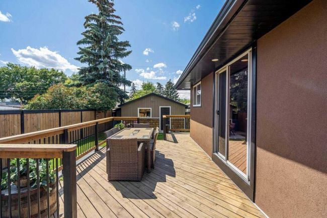 2439 41 Street Se, Home with 4 bedrooms, 2 bathrooms and 5 parking in Calgary AB | Image 6