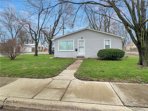 123 N 11th St, Charleston, IL, 61920-1209 | Card Image