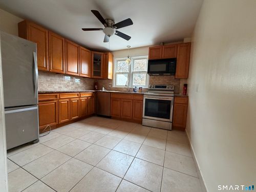40 Travis Ave, Stamford, CT, 06905-4126 | Card Image