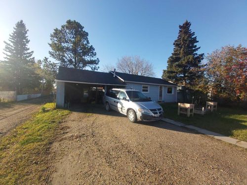 9511 99 Avenue, Home with 2 bedrooms, 1 bathrooms and 5 parking in Grande Prairie AB | Card Image