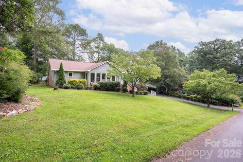 23 S Oaks Cir, Asheville, NC, 28806-9301 | Card Image