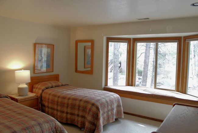 16-Guest Bed_WindowSeat-R14 | Image 17