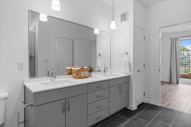 Dual Vanity in Primary Bath | Image 20