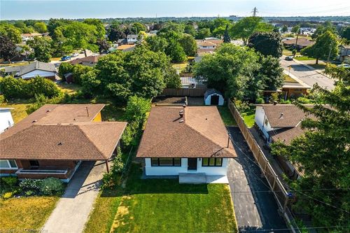 4 Lilacside Dr, Hamilton, ON, L8V2L6 | Card Image