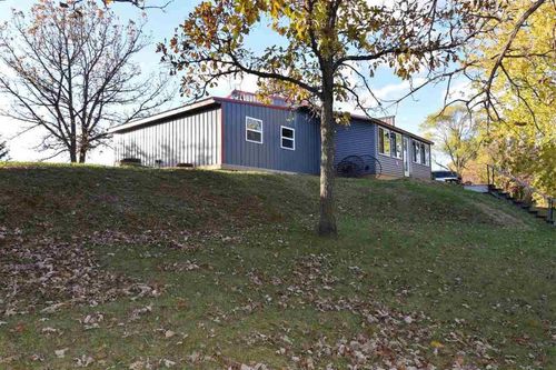 1830 310th St, North English, IA, 52316-8527 | Card Image