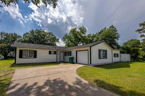 3600 Kenwood St, West Orange, TX, 77630-4222 | Card Image