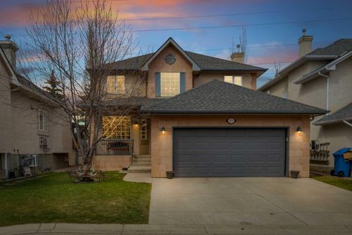 163 Strathridge Place Sw, Home with 3 bedrooms, 3 bathrooms and 4 parking in Calgary AB | Card Image