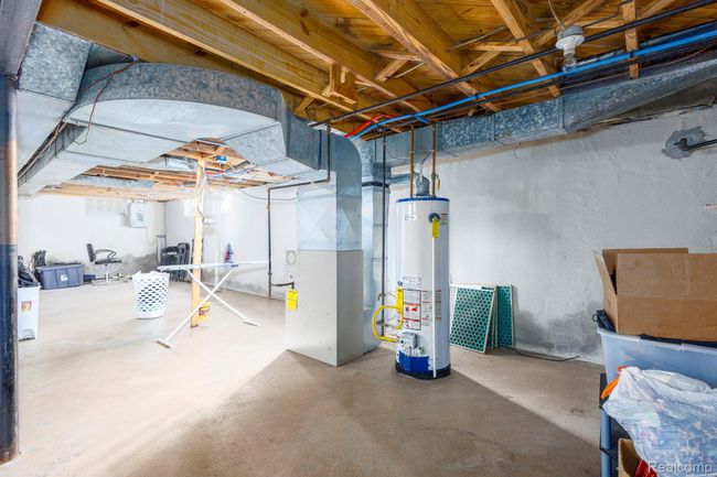 24-web-or-mls-20450 Lochmoor - Interior (17 of 17).jpg | Image 19