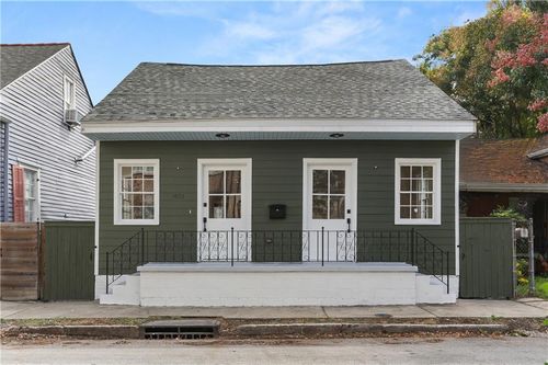 1025 Congress St, New Orleans, LA, 70117-6103 | Card Image