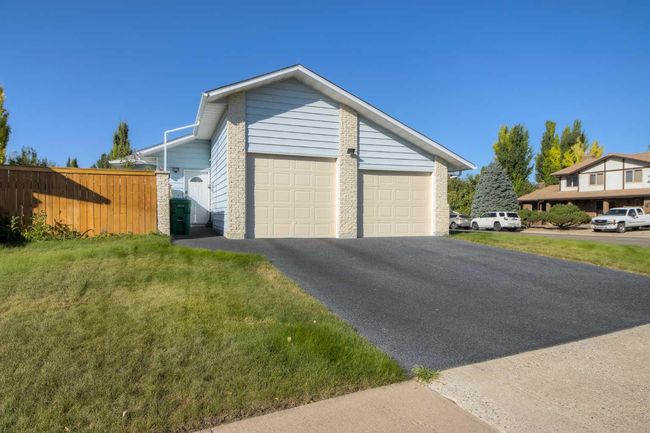 6 Tudor Cres S, House detached with 6 bedrooms, 3 bathrooms and 4 parking in Lethbridge AB | Image 5