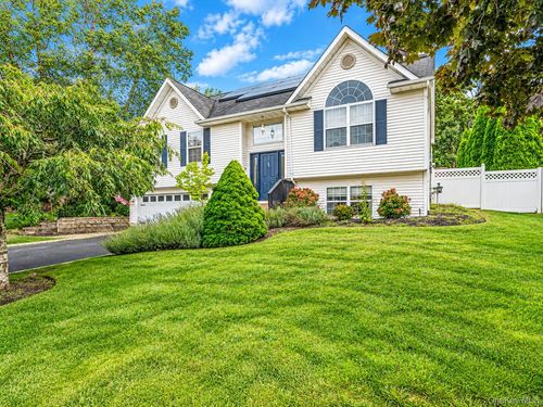 56 Beechwood Dr, Manorville, NY, 11949-2947 | Card Image