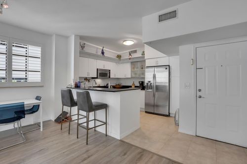 apt-325-233 S Federal Hwy, Boca Raton, FL, 33432-4940 | Card Image