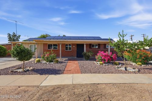 7457 E Beverly Dr, Tucson, AZ, 85710-5017 | Card Image