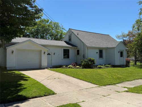 18 West St, North East, PA, 16428-1115 | Card Image