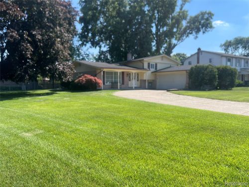 20961 Concord St, Southfield, MI, 48076-3119 | Card Image