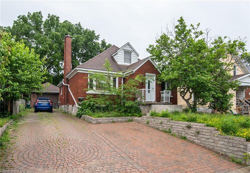 {{alt}} | Card Image