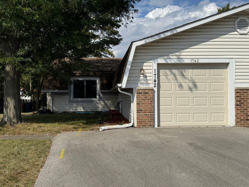1742-1742 Amherst Cir, Glendale Heights, IL, 60139-2417 | Card Image