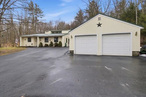 760 W Mountain Rd, Shaftsbury, VT, 05262-9373 | Card Image
