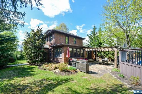 525 Washington Ave, Dumont, NJ, 07628-1234 | Card Image