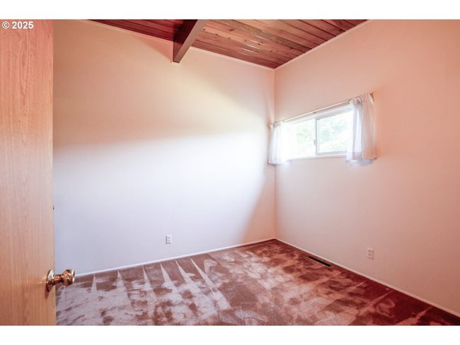 1439 Barton St, House other with 3 bedrooms, 2 bathrooms and null parking in Eugene OR | Image 21