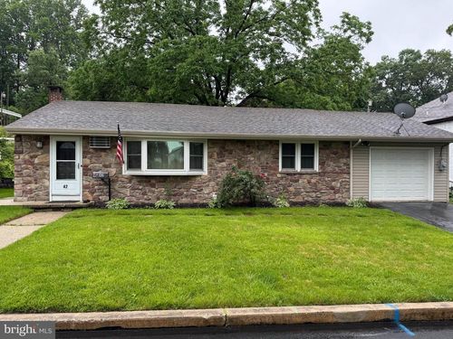 42 Reed St, MOHNTON, PA, 19540-2215 | Card Image
