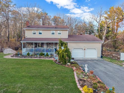 231 W Woodside Ave, Patchogue, NY, 11772-2426 | Card Image