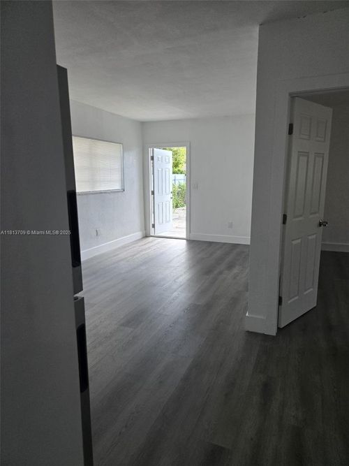 3-2617 Nw 23rd Ave, Miami, FL, 33142-8402 | Card Image