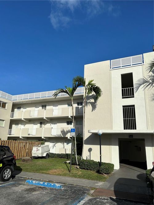 b224-7701 N Kendall Dr, Miami, FL, 33156-7594 | Card Image