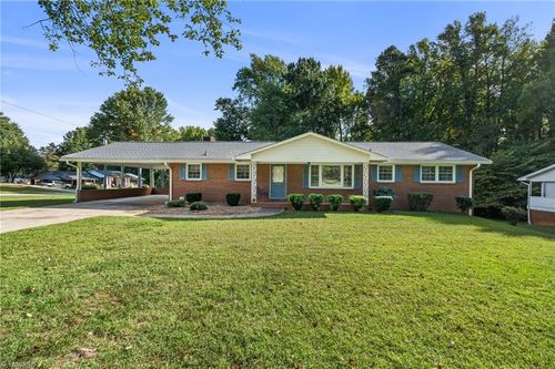 718 Corjon St, Kernersville, NC, 27284-2622 | Card Image