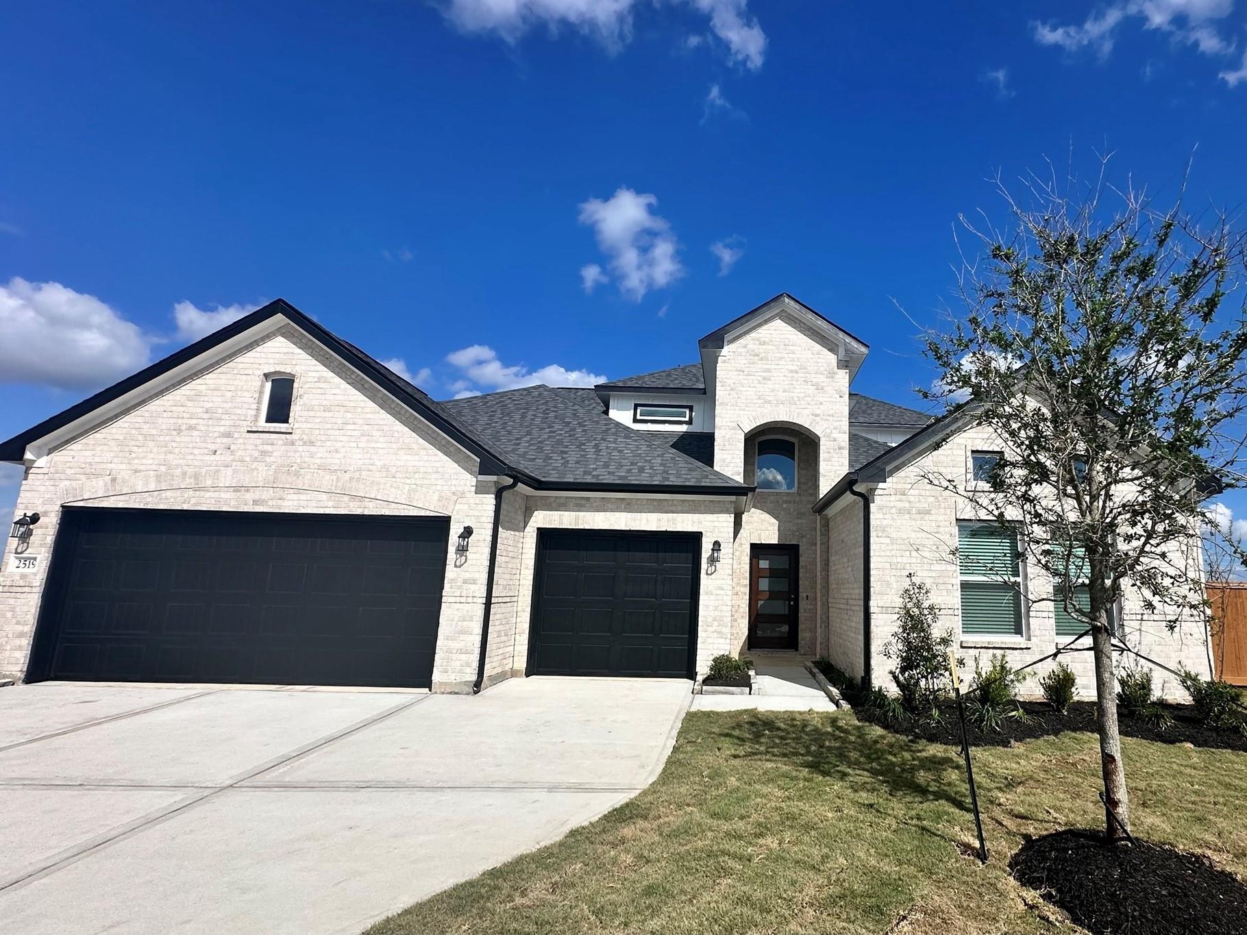 Residential in Iowa Colony 2