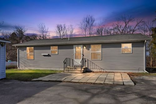 23007 Lovell Rd, Sycamore, IL, 60178-8332 | Card Image