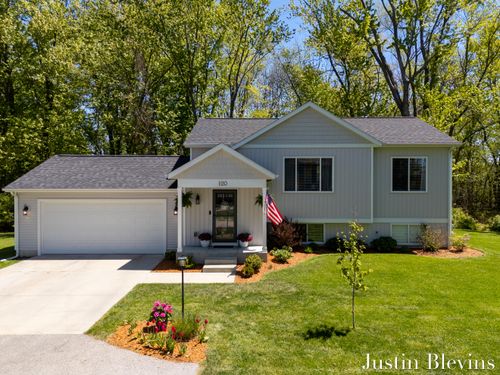 120 E 40th St, Holland, MI, 49423-5207 | Card Image
