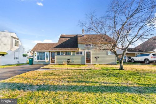 198 Northpark Dr, LEVITTOWN, PA, 19054-3320 | Card Image