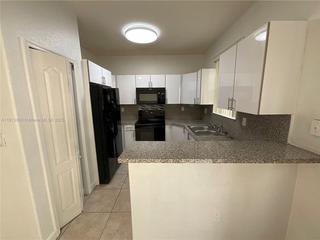 APT-104 - 7301 Nw 174 Th Ter, Townhouse with 3 bedrooms, 3 bathrooms and null parking in Hialeah FL | Image 5