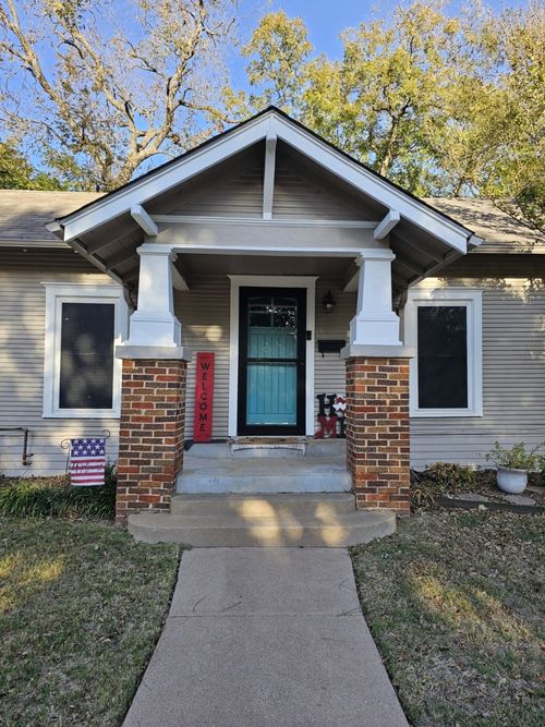 101 S Pendell Ave, Cleburne, TX, 76033-4711 | Card Image