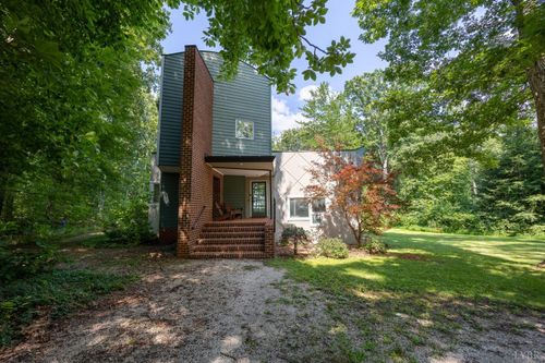 2246 Country Club Rd, Appomattox, VA, 24522-3545 | Card Image