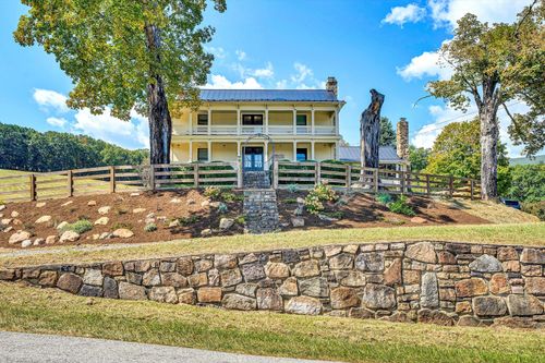 17559 Johns Creek Rd, New Castle, VA, 24127-6745 | Card Image