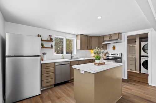 331 E Washington Ave, Cleveland, WI, 53015-1515 | Card Image