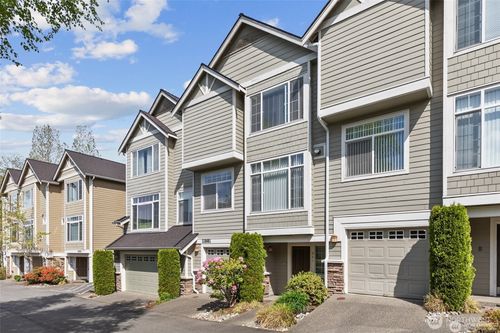 apt-901-11881 Se 4th Pl, Bellevue, WA, 98005-3596 | Card Image