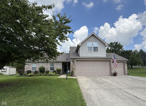 219 Creekview Cir, Mooresville, IN, 46158-2742 | Card Image