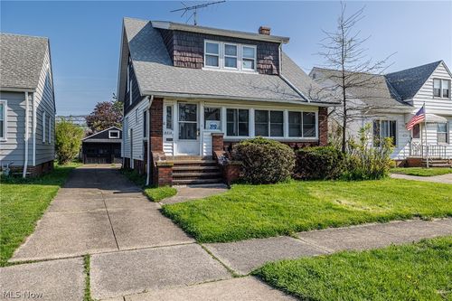 8214 Essen Ave, Parma, OH, 44129-3137 | Card Image