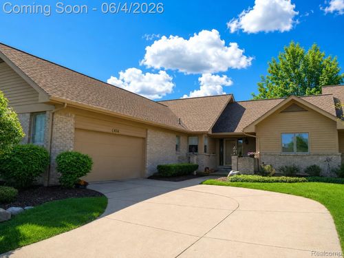 4514 Ravenwood Dr, Grand Blanc, MI, 48439-2414 | Card Image