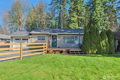 13825 Fender Dr, Lynnwood, WA, 98087-5225 | Card Image